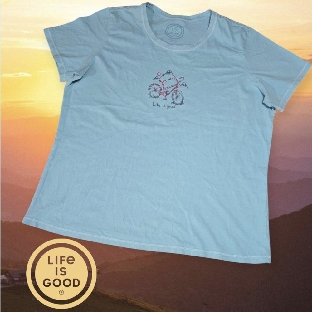 Life Is Good Women's Bike Mountain Sunrise Crusher Tee Sky Blue L